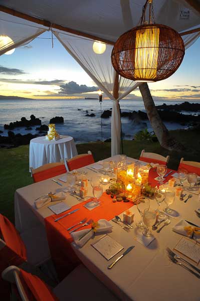 Maui Wedding recepton table & cake with sunset